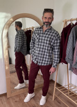 Stylizacje z koszulą flanelową: od jesiennych spacerów po casualowe wyjścia